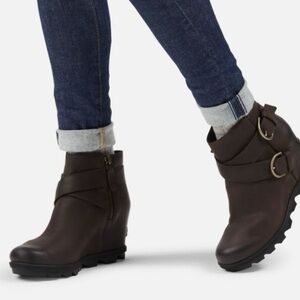 Sorel Women’s Joan of Artic Wedge II Buckle Bootie Edgy in Blackened Brown 10